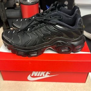 4Y Air Max Triple Black